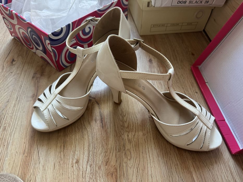 Дамски обувки на ток различни модели 37-39 номер