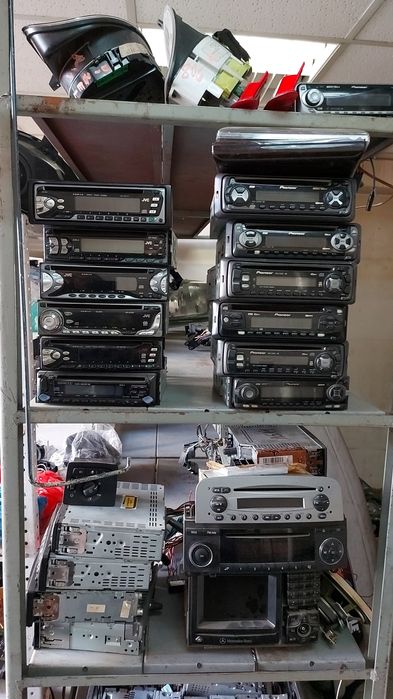 Авто CD и касетофони Оригинални,панели и Задни Тела,букси,