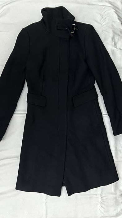 Приталеное пальто чёрное Zara