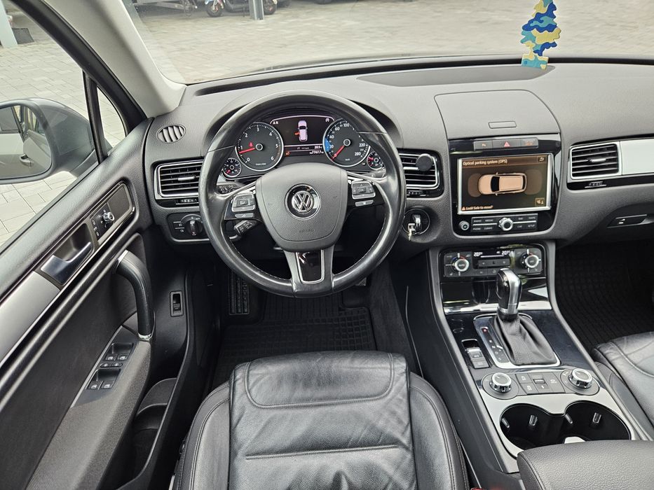 Vw touareg 3.0 tdi,239 cp,4x4,suspensie pe perne, xenon, led ,navi