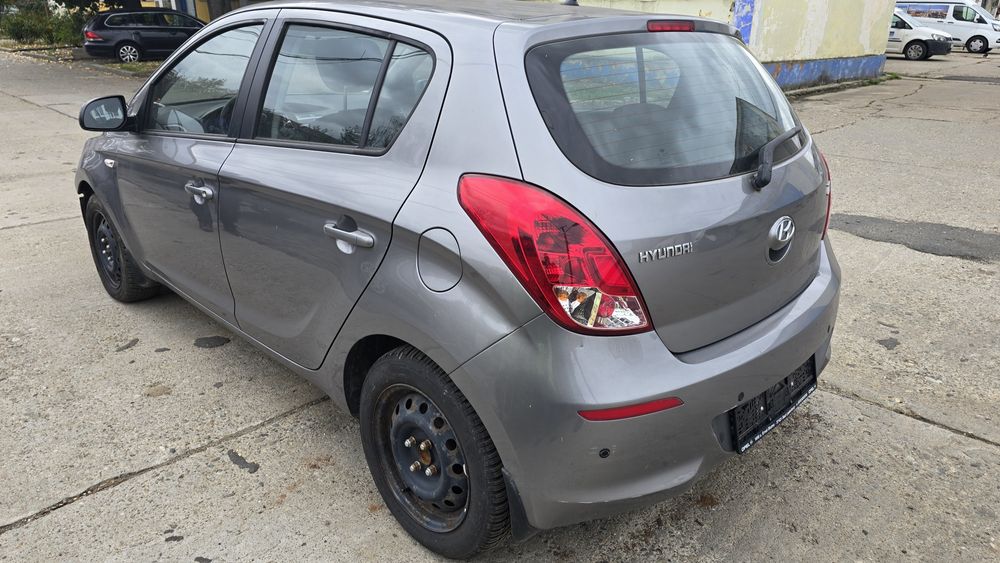 Vând hyundai i20 avariat