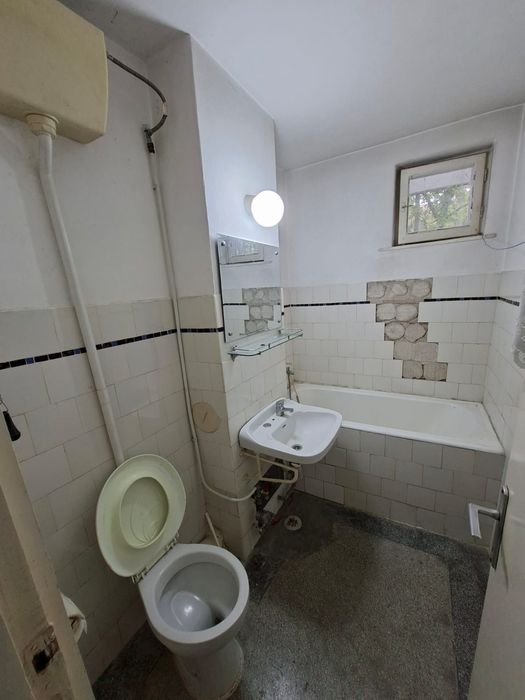 Vând apartament zona Rogerius