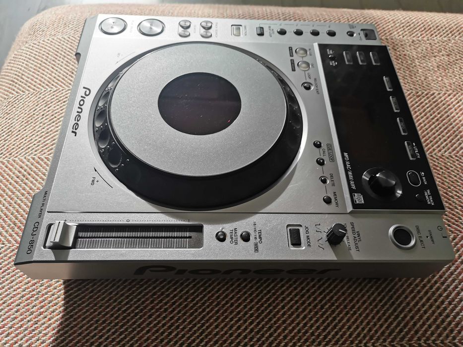 Комплект DJ плеъри Pioneer CDJ 850 с оригиналните кутии