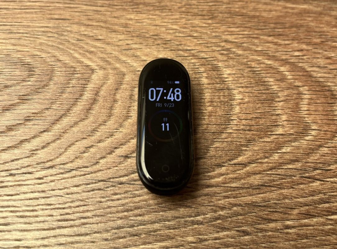 Смарт часовник/гривна Mi Smart Band 4
