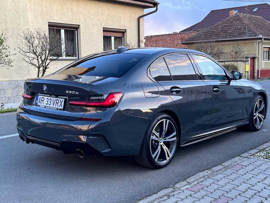 BMW 330e M-Pachet Individual // Dotari de exceptie // TVA deductibil
