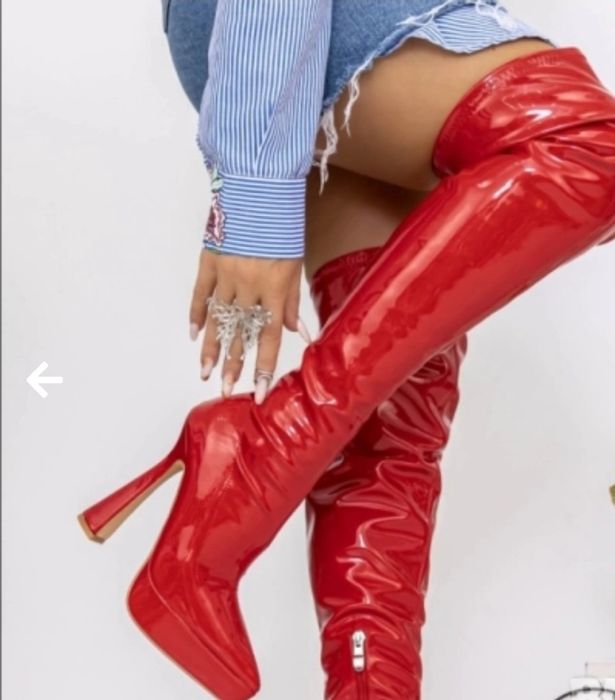 Стилни дамски ботуши на платформа