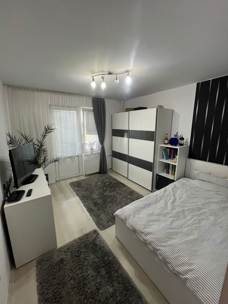Proprietar,vând apartament.cu 3 camere tip D etaj2/4 Ștefan cel Mare