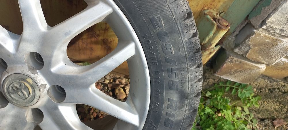Продам зимние шины Пирелли с дисками