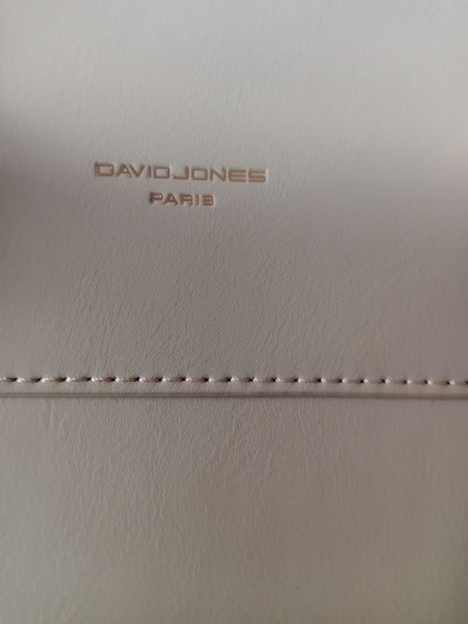 Продавам Дамска чанта..