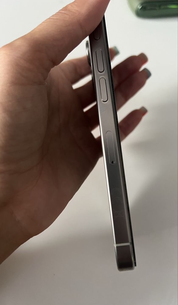 Iphone 16 pro ultizat garantie pana pe 7 noiembrie