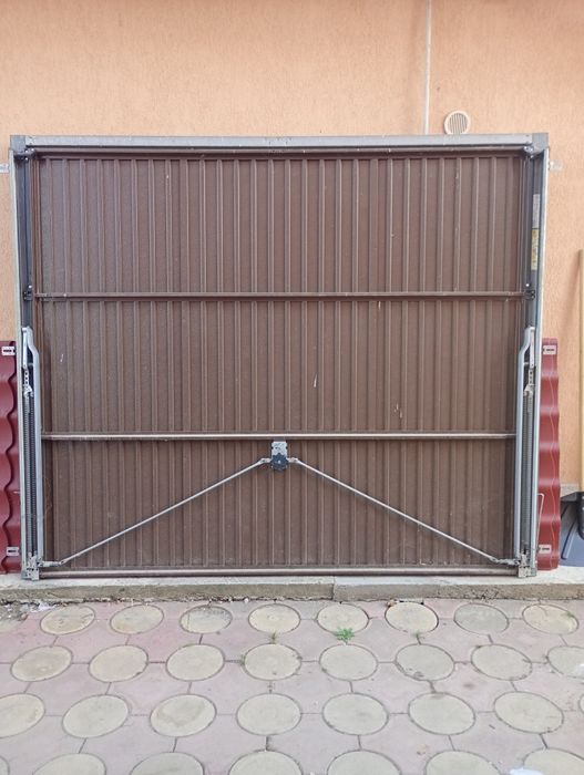 Ușa garaj rabatabila