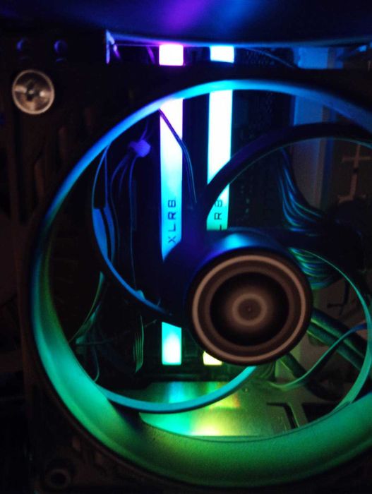 Memorie RAM 32GB / 64GB DDR5 6400MHz CL32 RGB