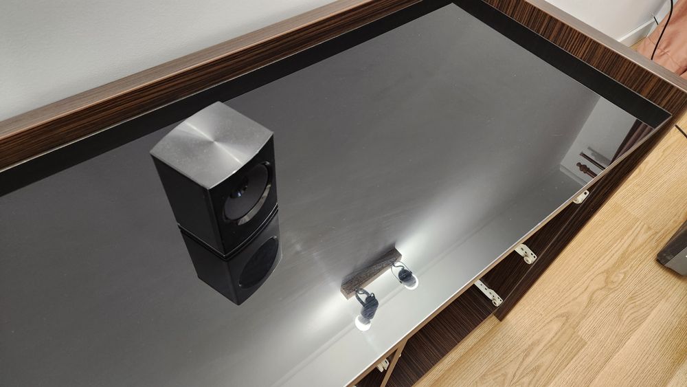 Comoda cu 6 sertare Wenge si geam negru lucios stare foarte buna