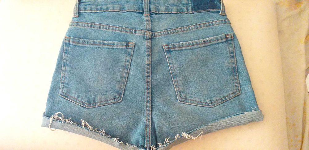 Blugi scurti  bleu talie inalta