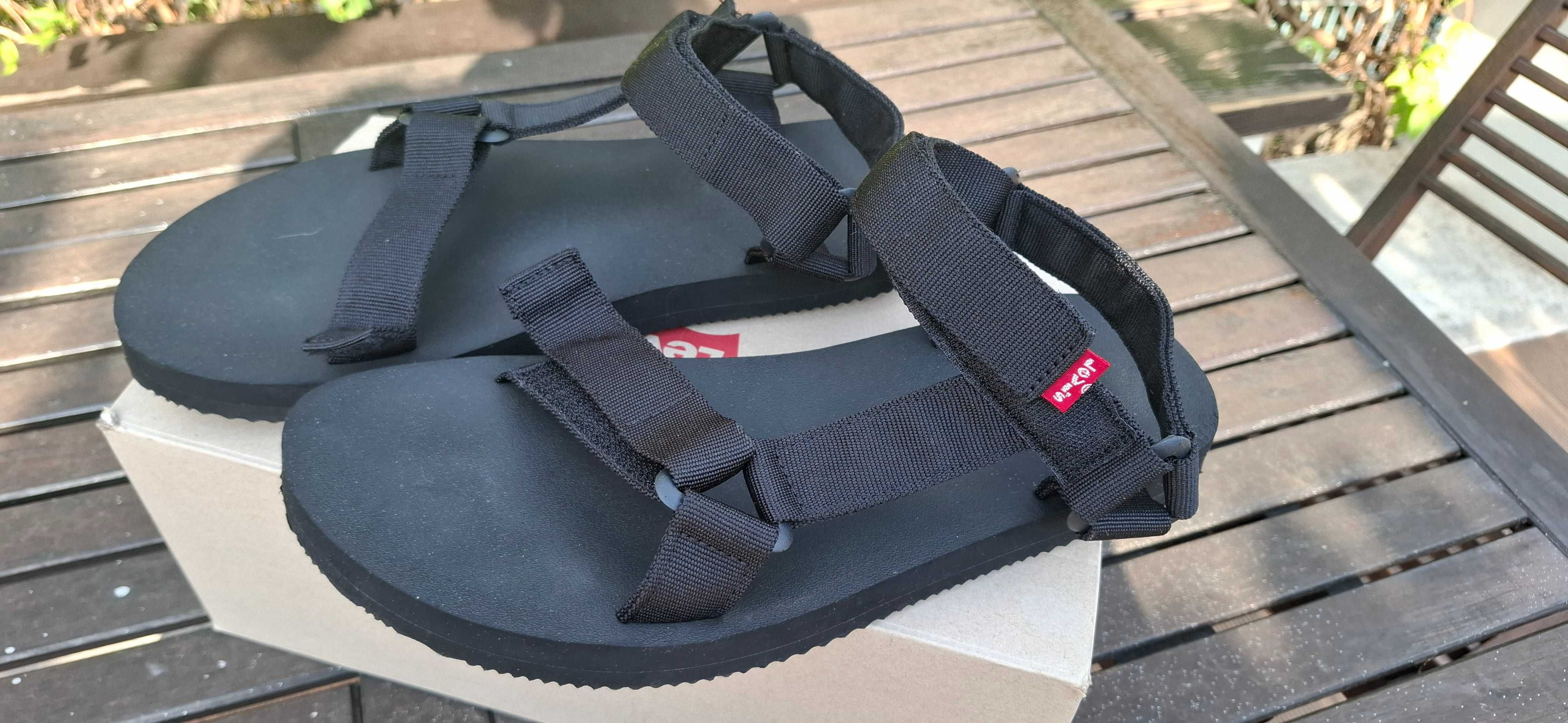 Почти нови санвали Levi`s 44