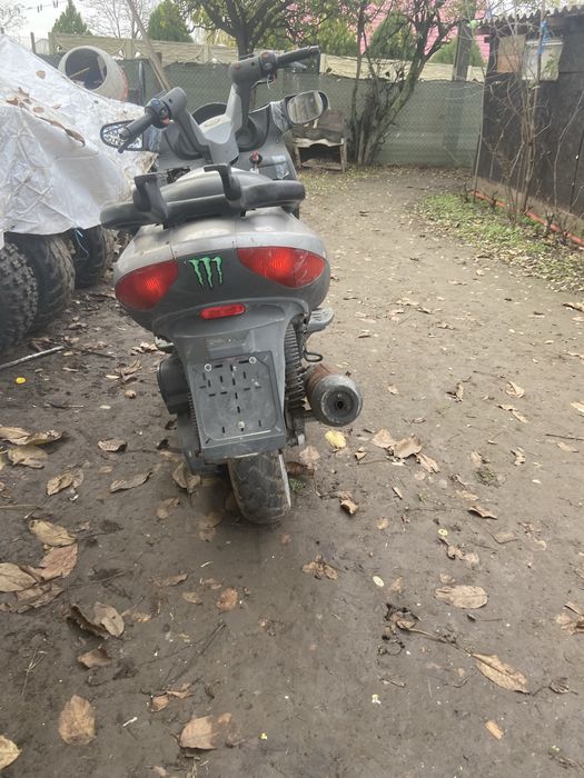 Vând scuter cu aria bun