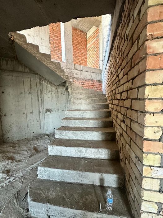Продаётся 3-уровневый Новый Пентхаус Бадамзар