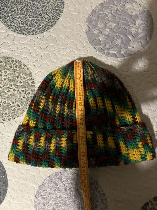 Ръчно плетена дамска шапка