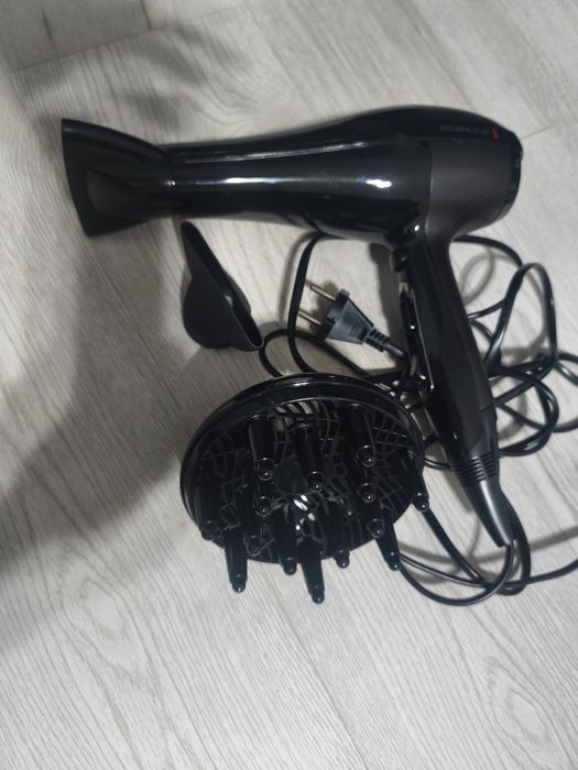 Сешоар за коса REMINGTON.