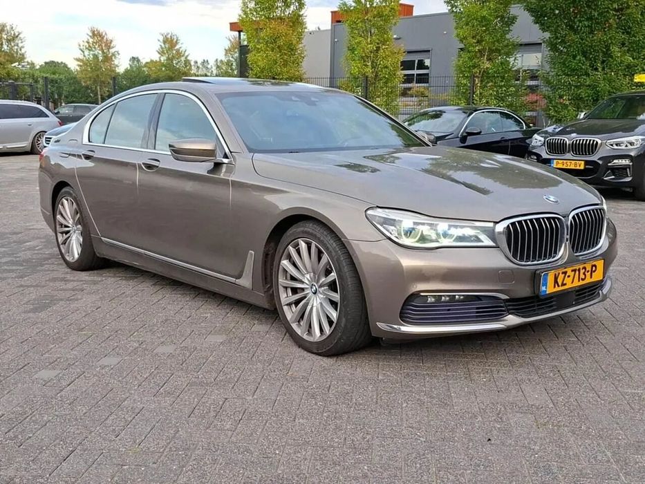 BMW Seria 7 X-drive*Laser*SoftClose*Distronic ACC*Lane-Side Assist*Full*Deosebita