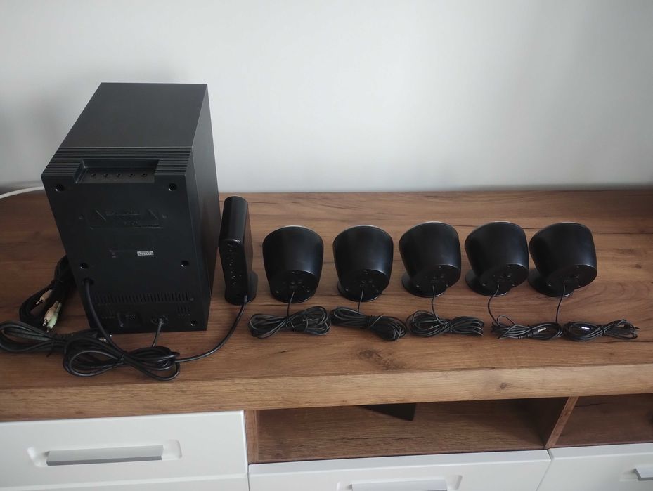 Система за домашно кино Sony SRS-D511.