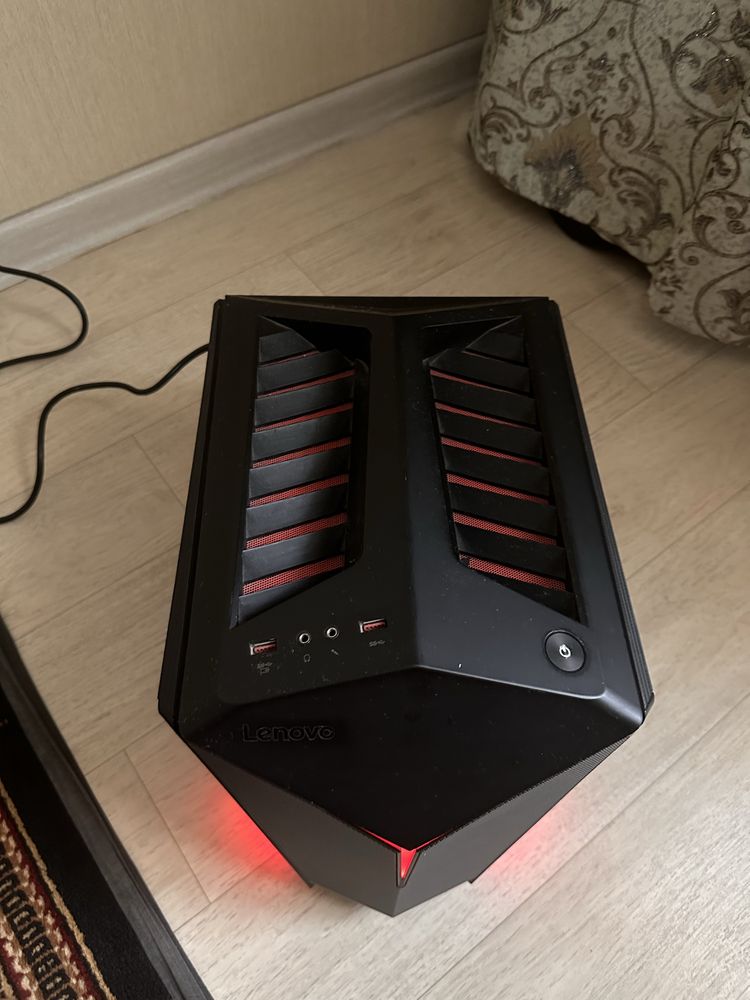 Продается игровой процессор Lenovo Ideacentre Y720 Cube с клавиатурой