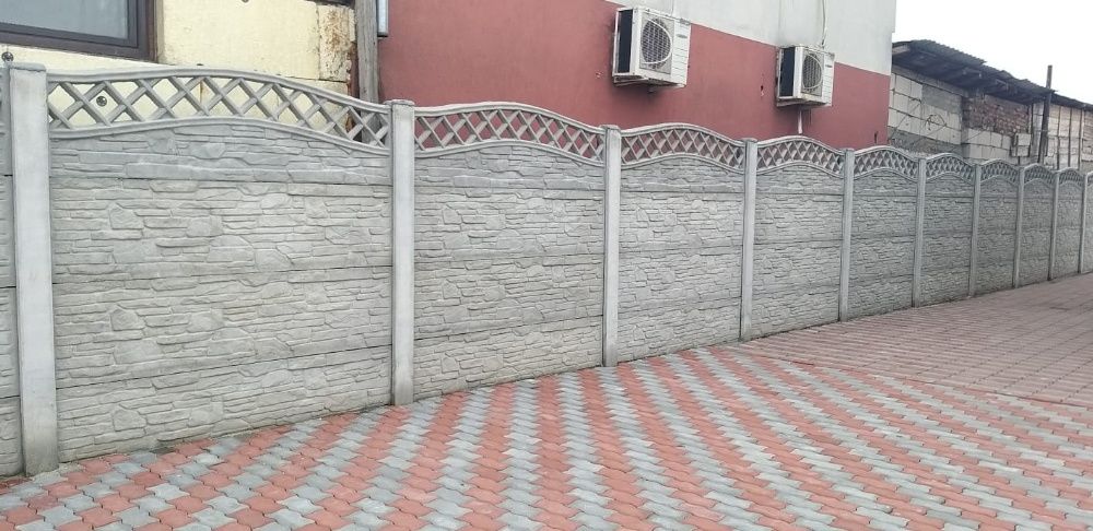 Garduri din plăci de beton