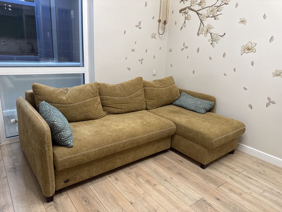 Диван угловой раскладной желтый