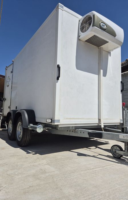 Cub frigorifica/ remorca frigorifica de inchiriat