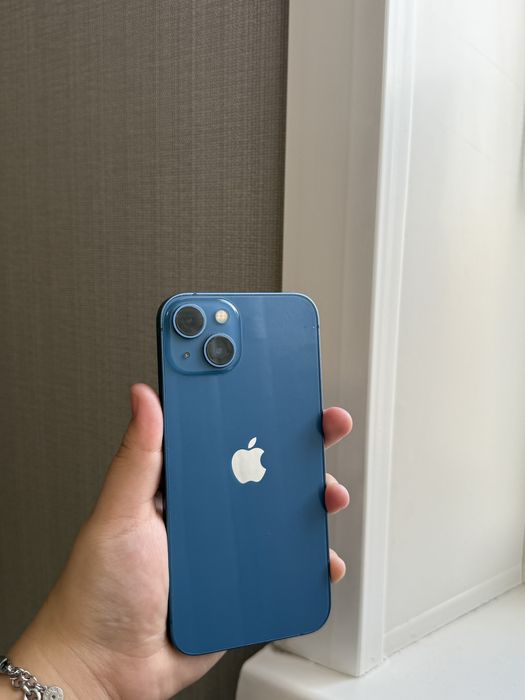 Продам Айфон 13.