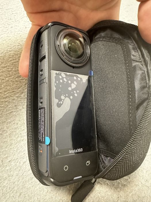 Vând Insta360 X4 – ca nouă, în cutie originală