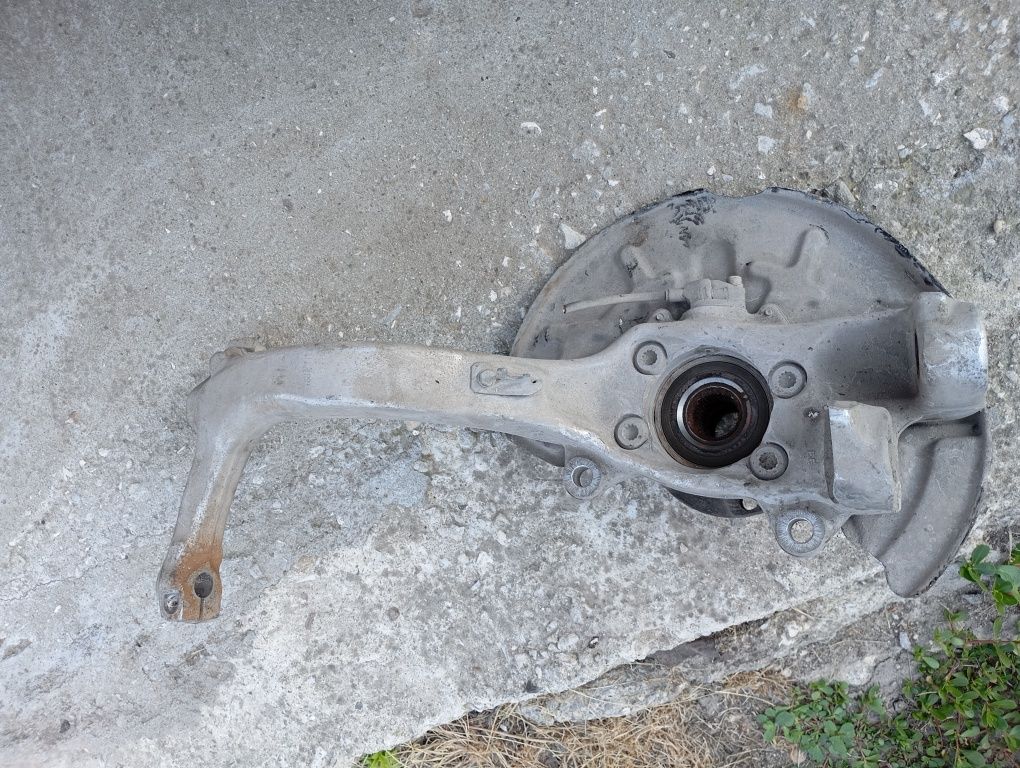 Преден ляв шенкел Audi A4 B6 2.5 180 quattro