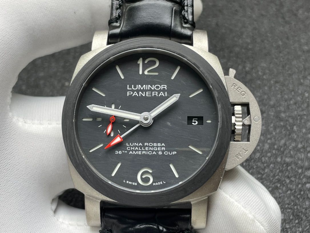 Luminor Panerai Gmt / Luna Rossa /