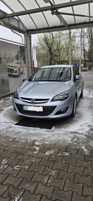 Vând Opel Astra  j Facelift