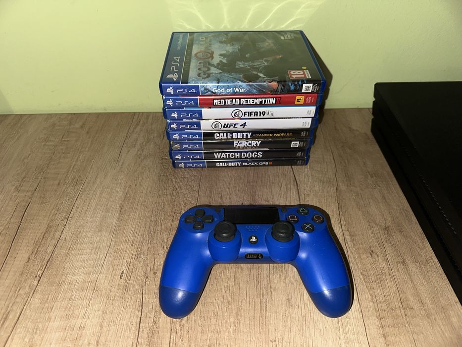 PS4 Pro + 8 Jocuri