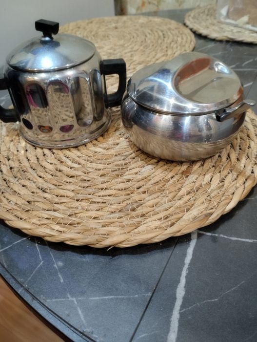 Продам сахарницы обе за 5000.