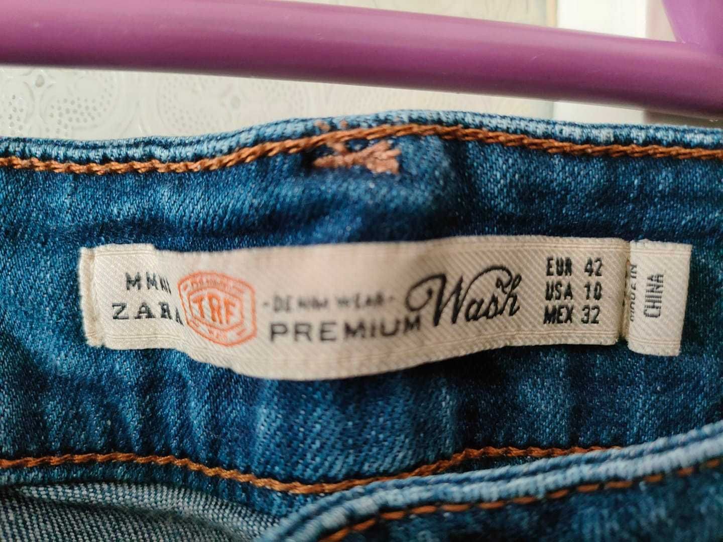 Дaмски дънки ZARA , на кръпки, в отлично състояние. Размер euro 42.