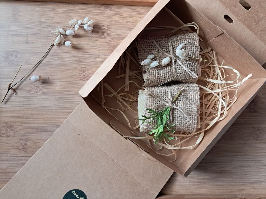 Ръчно направен сапун с кокосово масло, зехтин и масло от карите