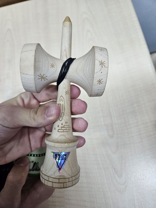 Vând kendama krom magnolia