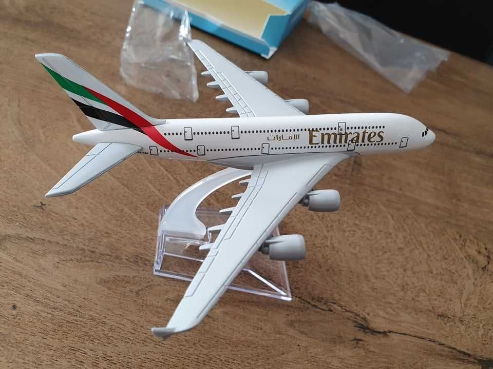 Macheta metalica de avion Emirates | Decoratie | Perfect pt cadou