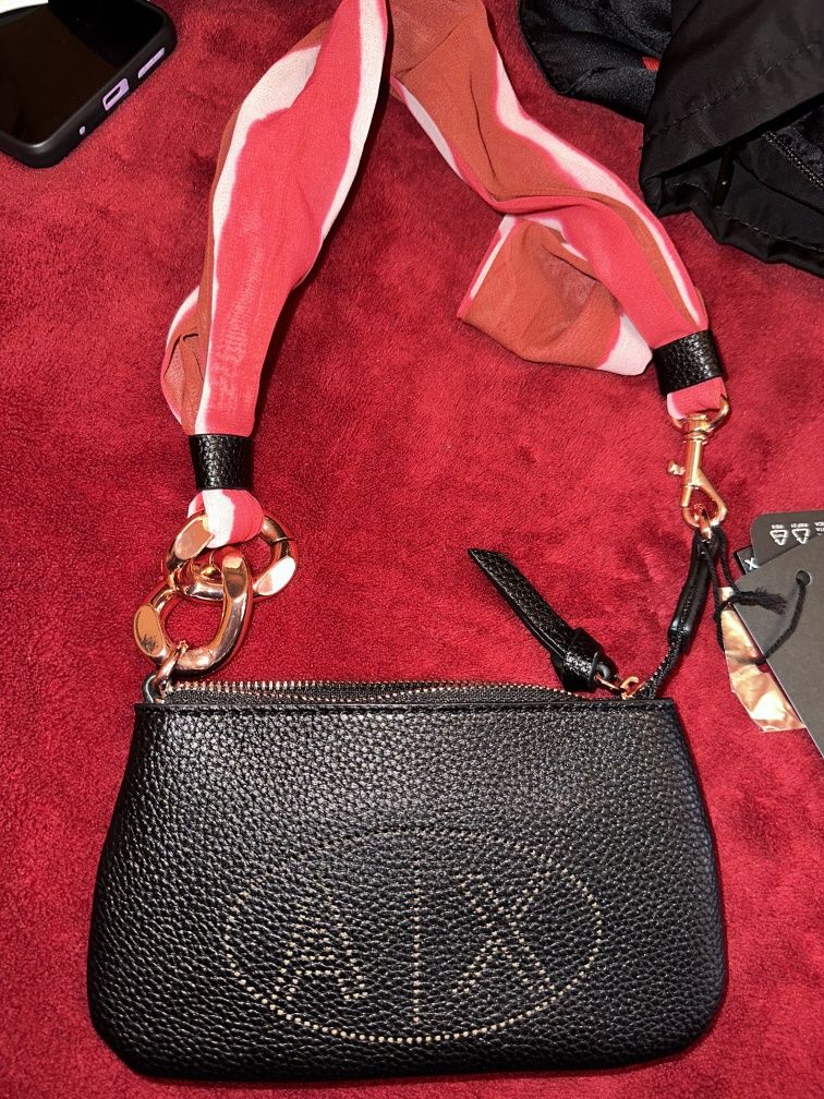 Малка чанта Trussardi и мини чанта Armani Exchange