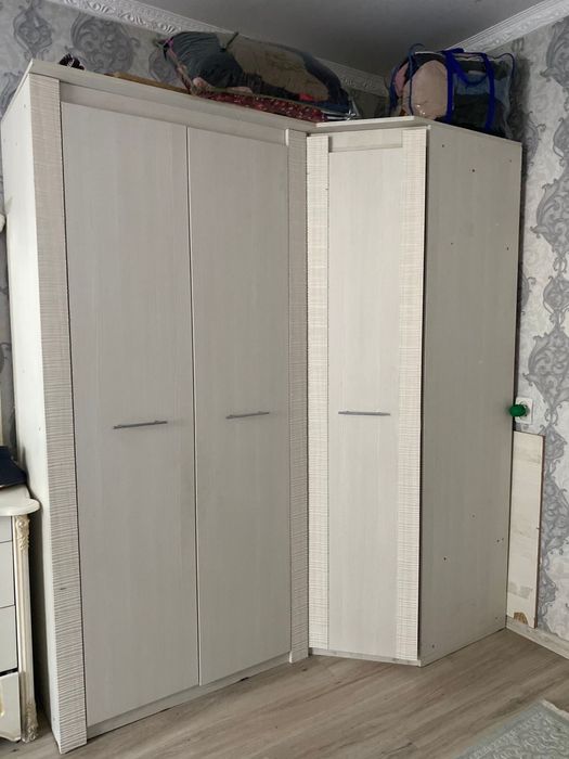 Продается угловой шкаф