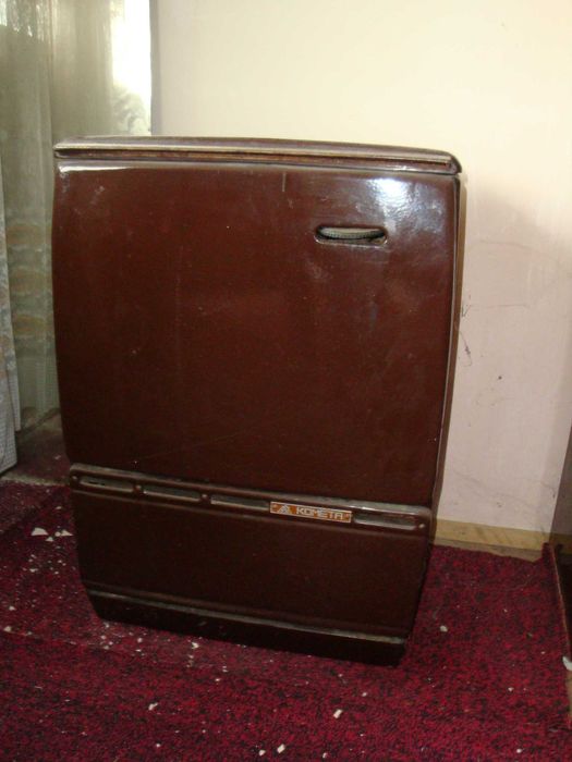 Подарявам спалня, легло, ракла, нафтова печка, печка на дърва, тв маса