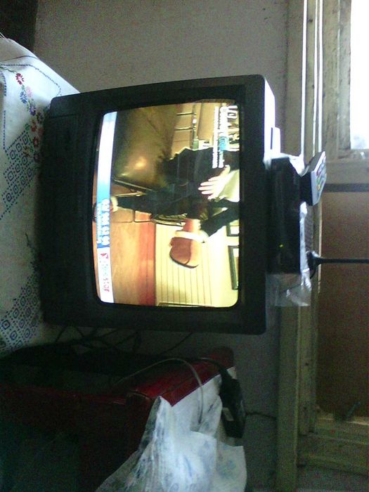 продавам телевизор филипс с тунер стронг