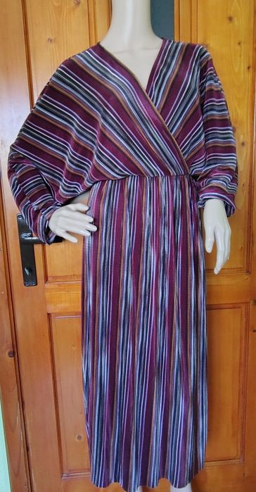 Rochie Pull & bear lungă cu mâneci lungi