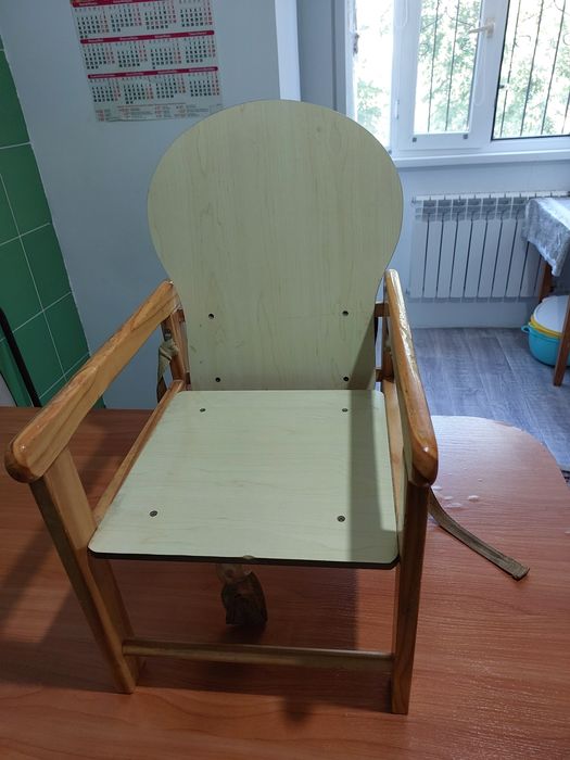 Продам Стол детский в хорошом состояние