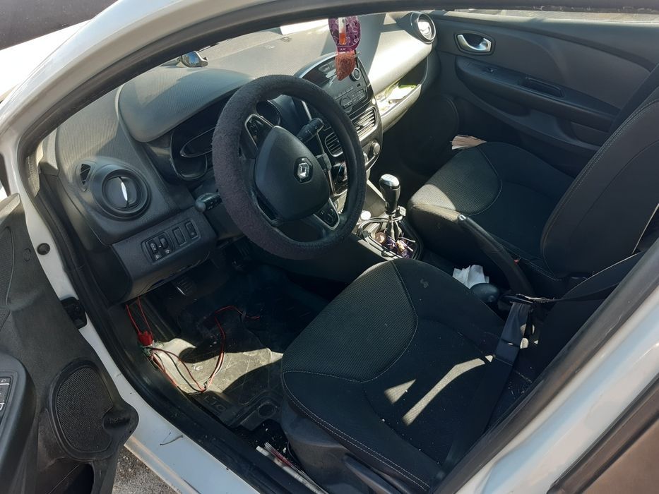De vanzare renault  clio 0.9 benzina avariata