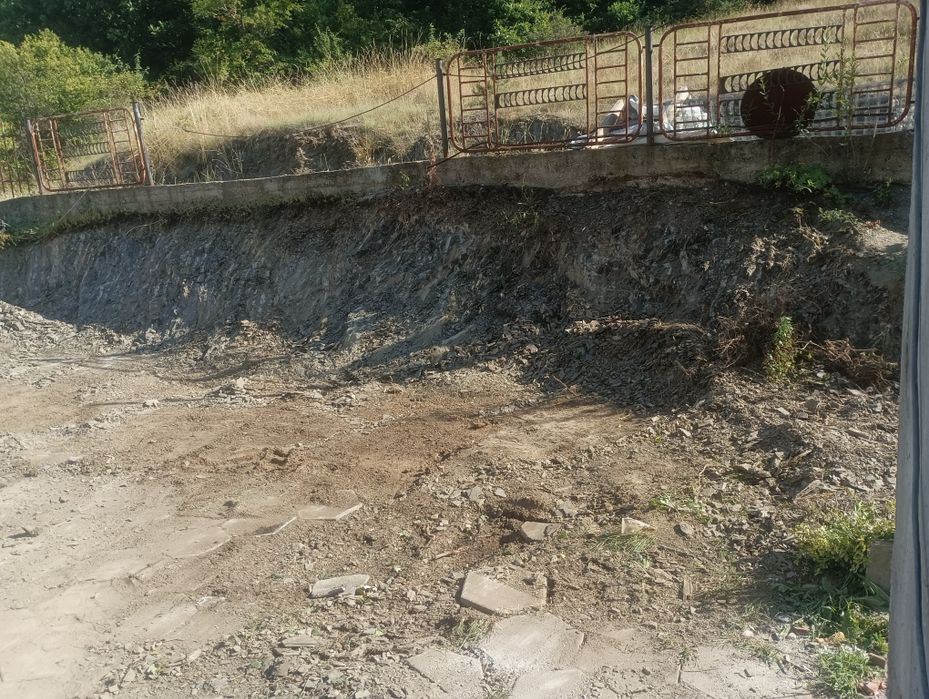 Почистване на парцели,дворове и запустели имоти