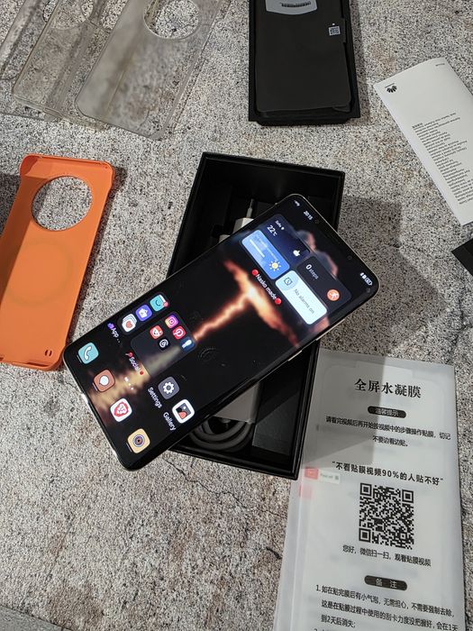 Продавам Huawei mate 50 pro leather edition