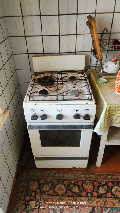 Продам газ плиту